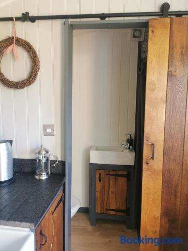 Foxes Den - Shepherds Hut with wood fired Hot Tub 1 bedroomed