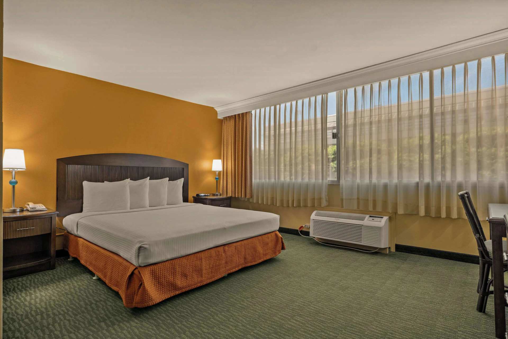Airport Honolulu Hotel, Trademark Collection by Wyndham