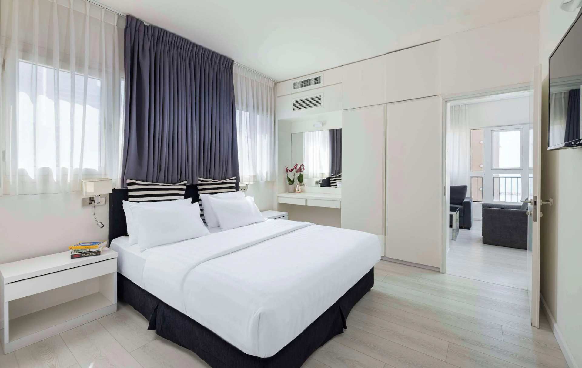 Best Western Regency Suites