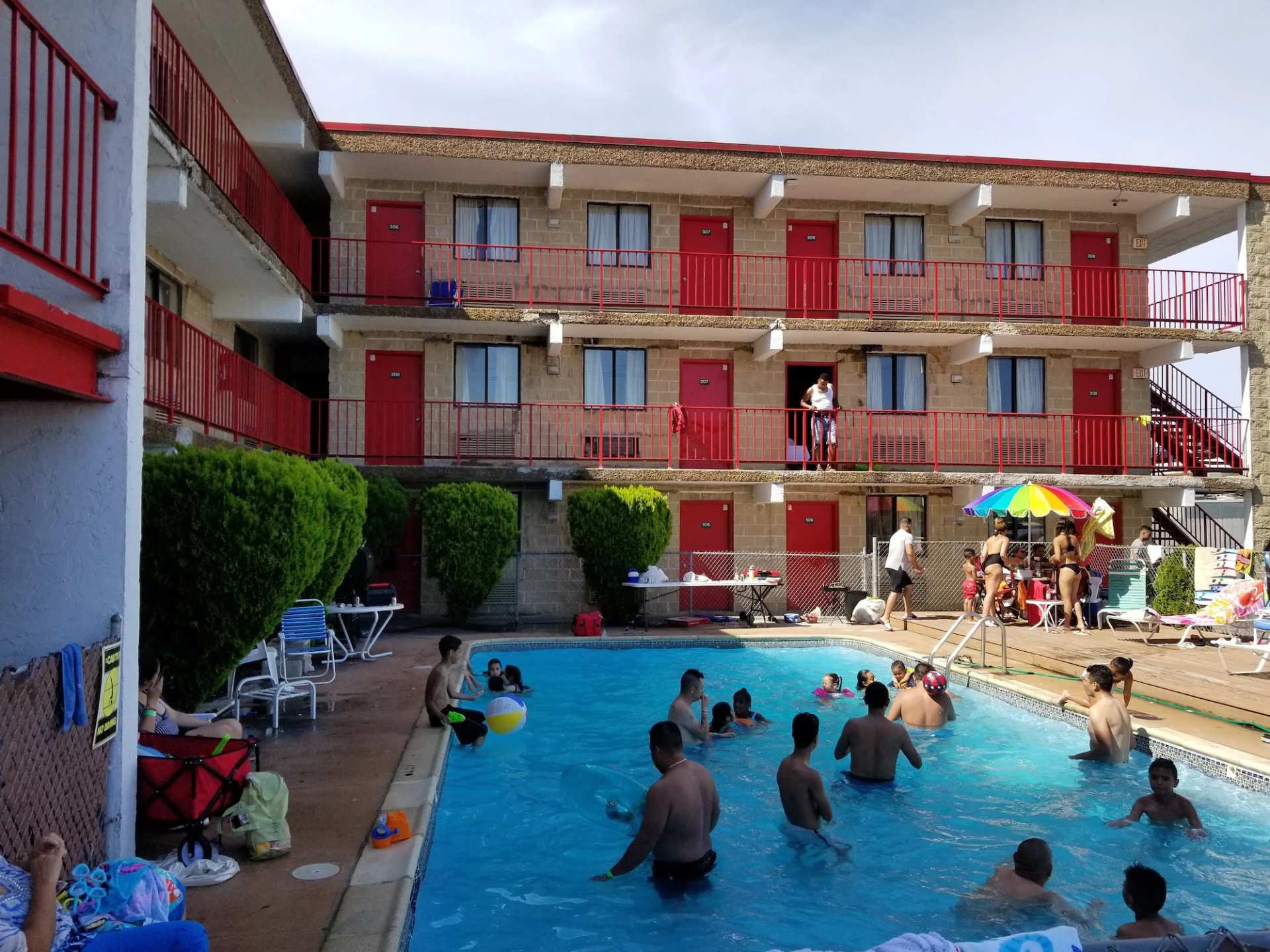 Cloud 9 Inn - Beach Hotel