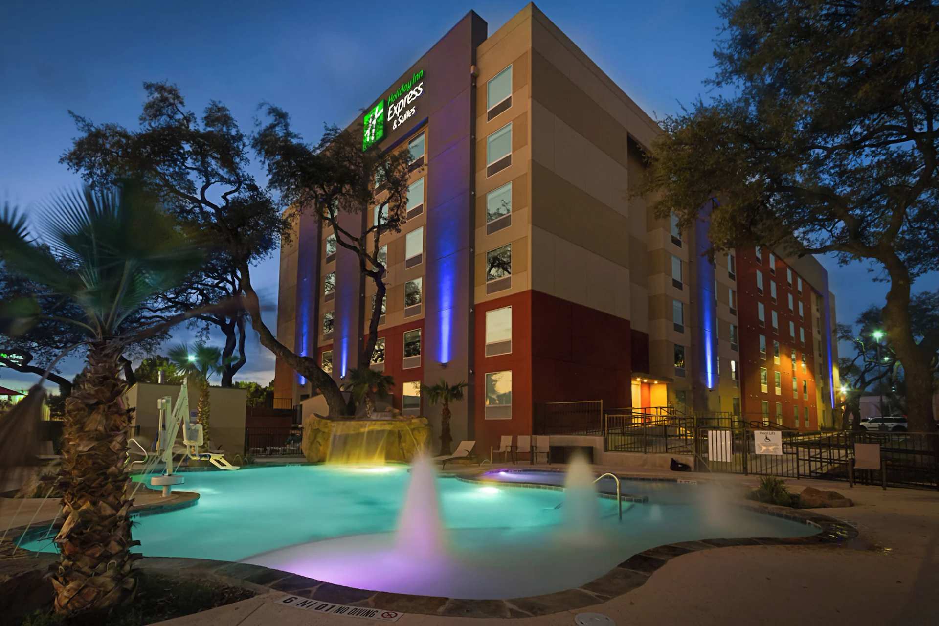 Holiday Inn Express & Suites San Antonio Medical - Six Flags by IHG