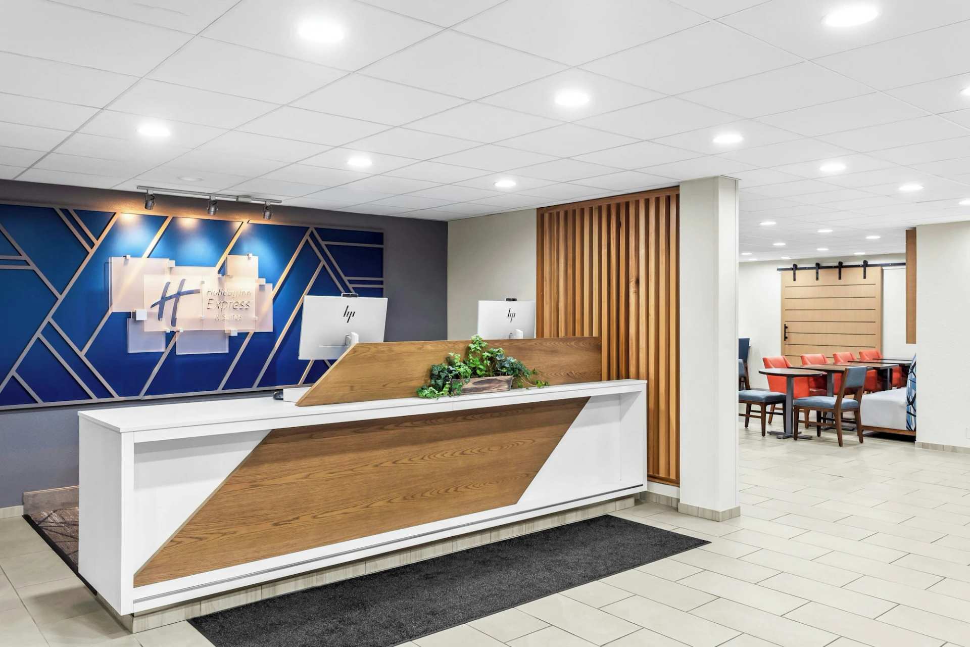 Holiday Inn Express Hotel & Suites Charleston-Southridge by IHG