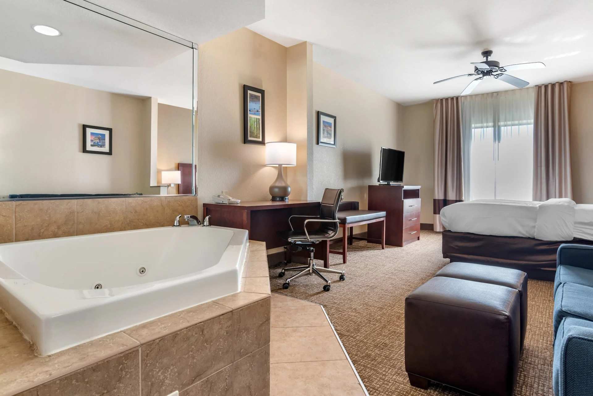Comfort Inn & Suites Clinton - Jackson West