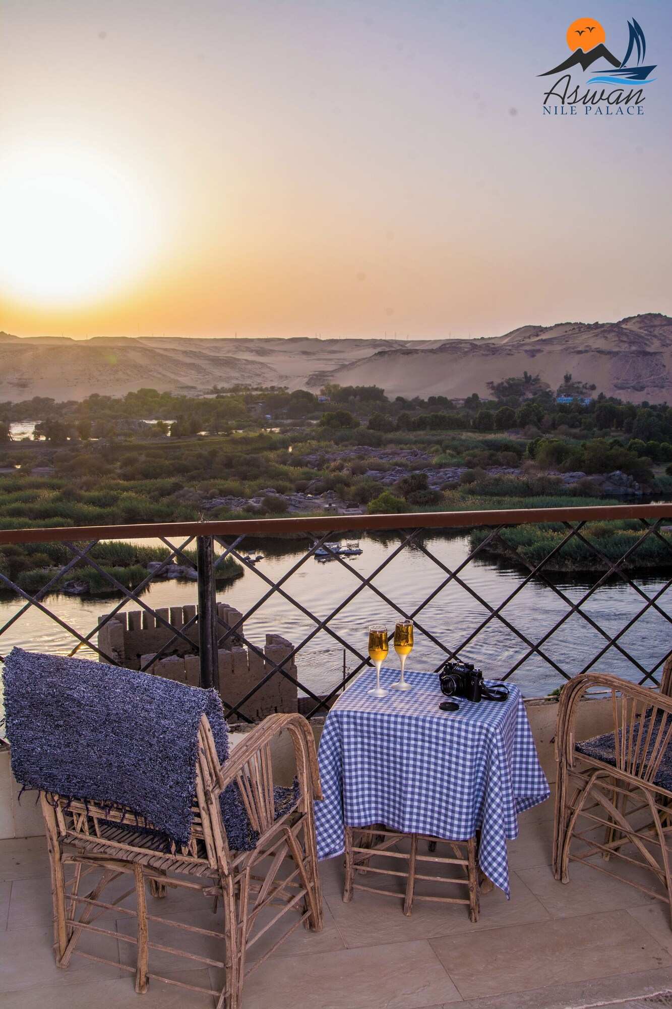 ASWAN NILE PALACE (swimming pool-rooftop-Nile view)