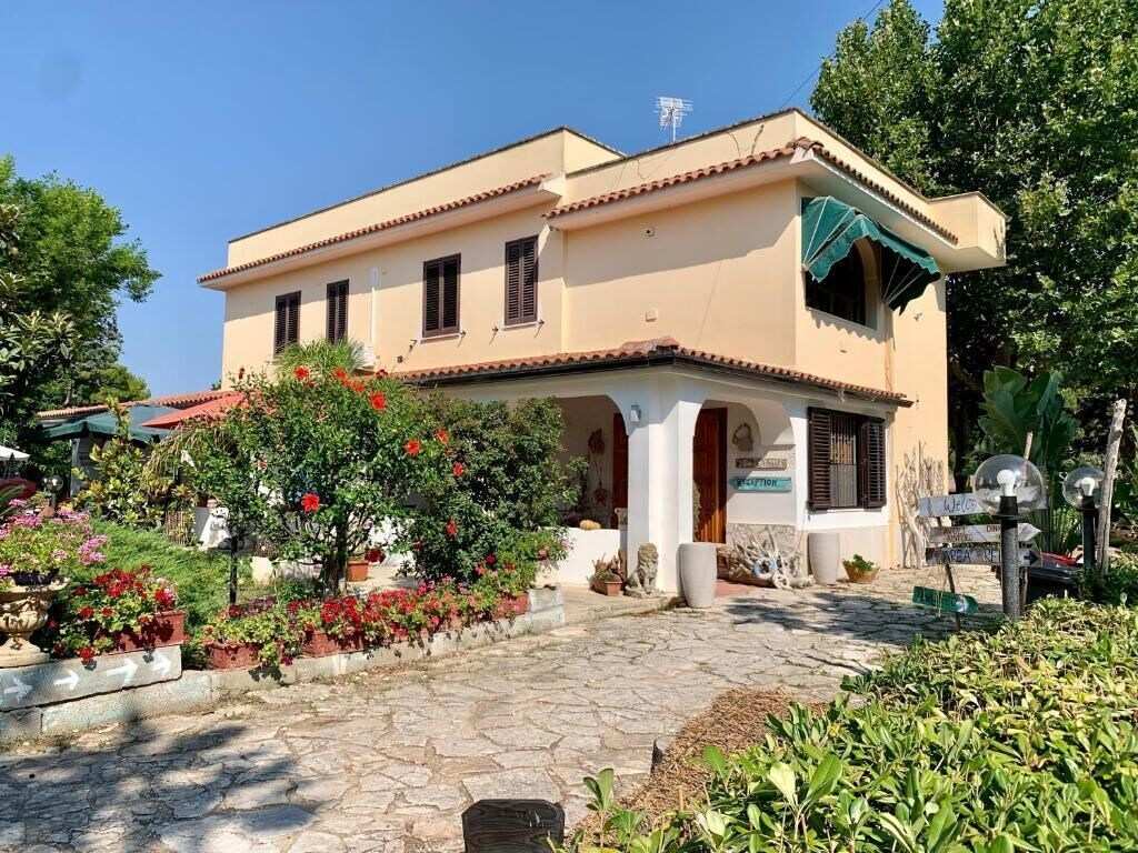 Villa Anna GuestHouse - Salento Airport Stay & Free Parking