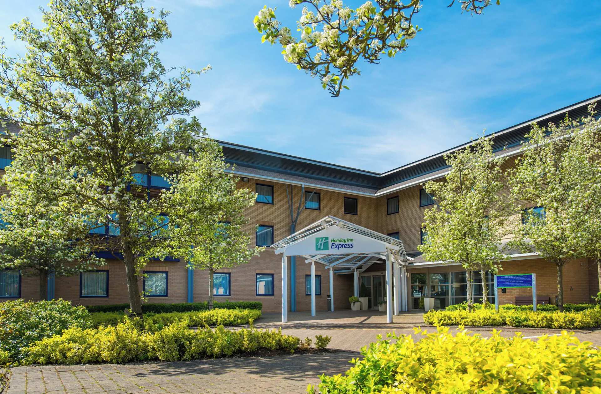 Holiday Inn Express Milton Keynes by IHG
