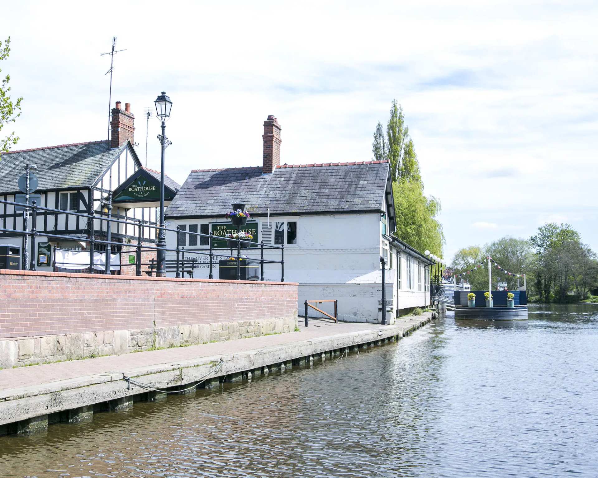 The Boathouse Inn & Riverside Rooms