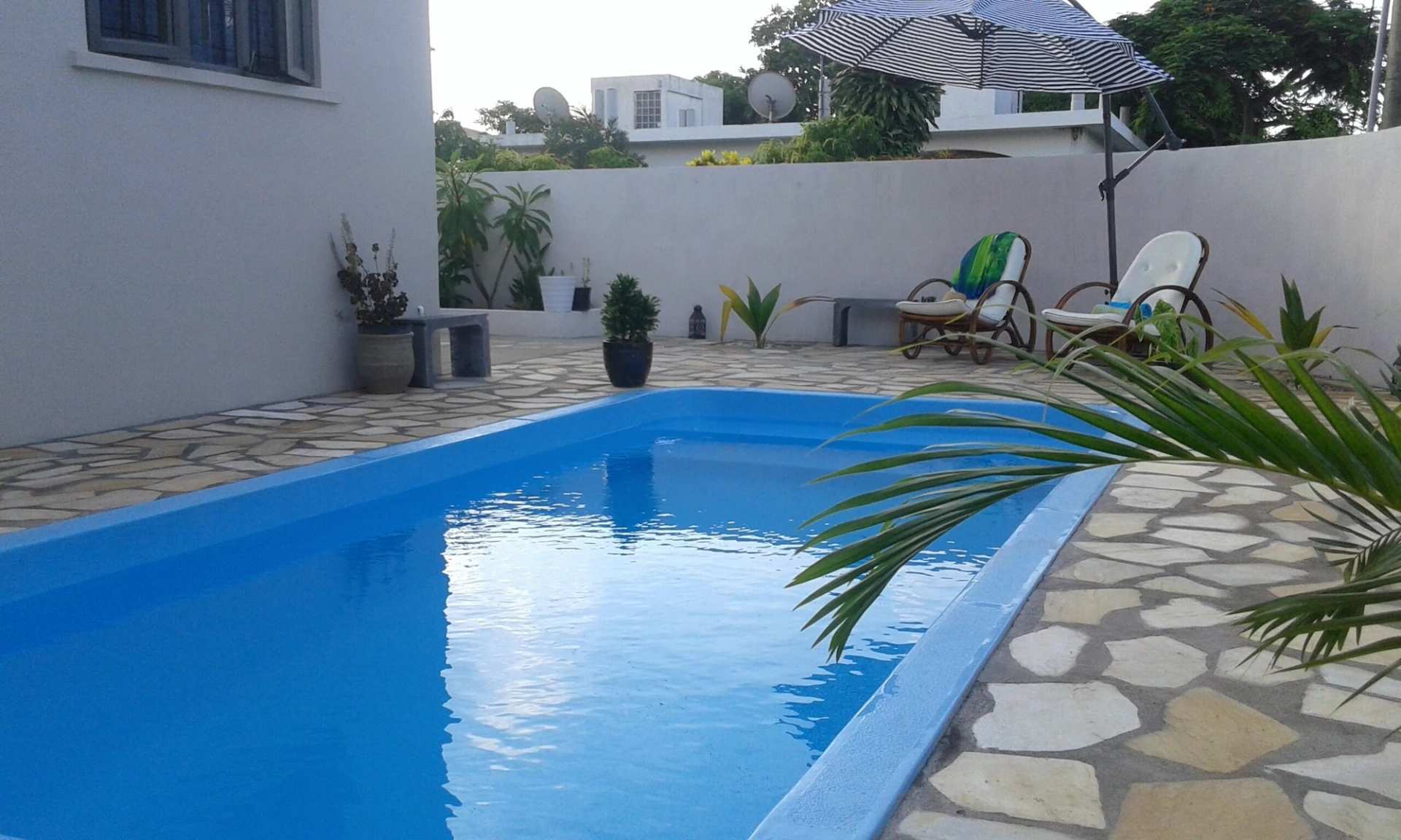 One-bedroom beach apartment, aircon,pool,WIFI