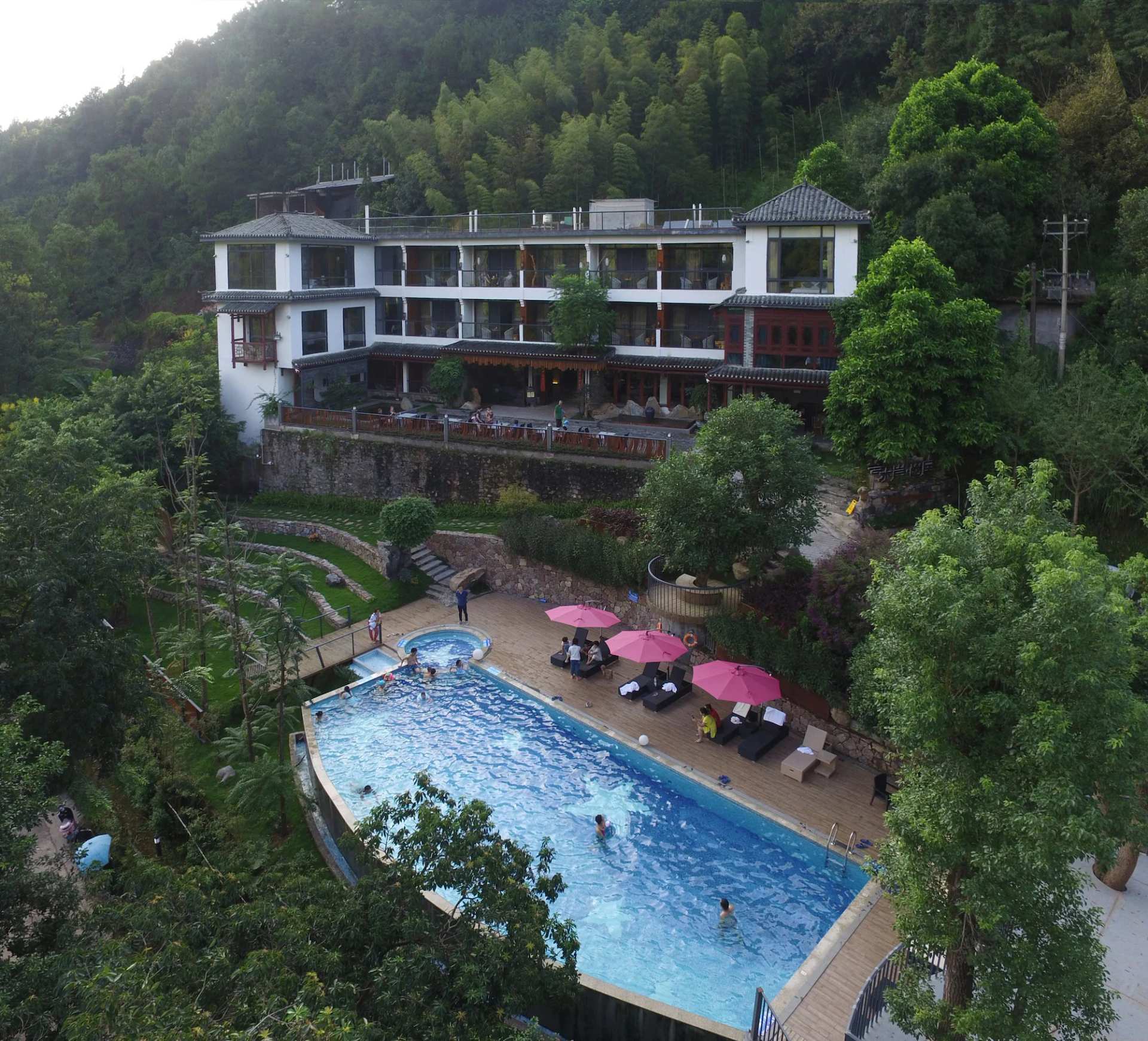Yangshuo Li River Resort