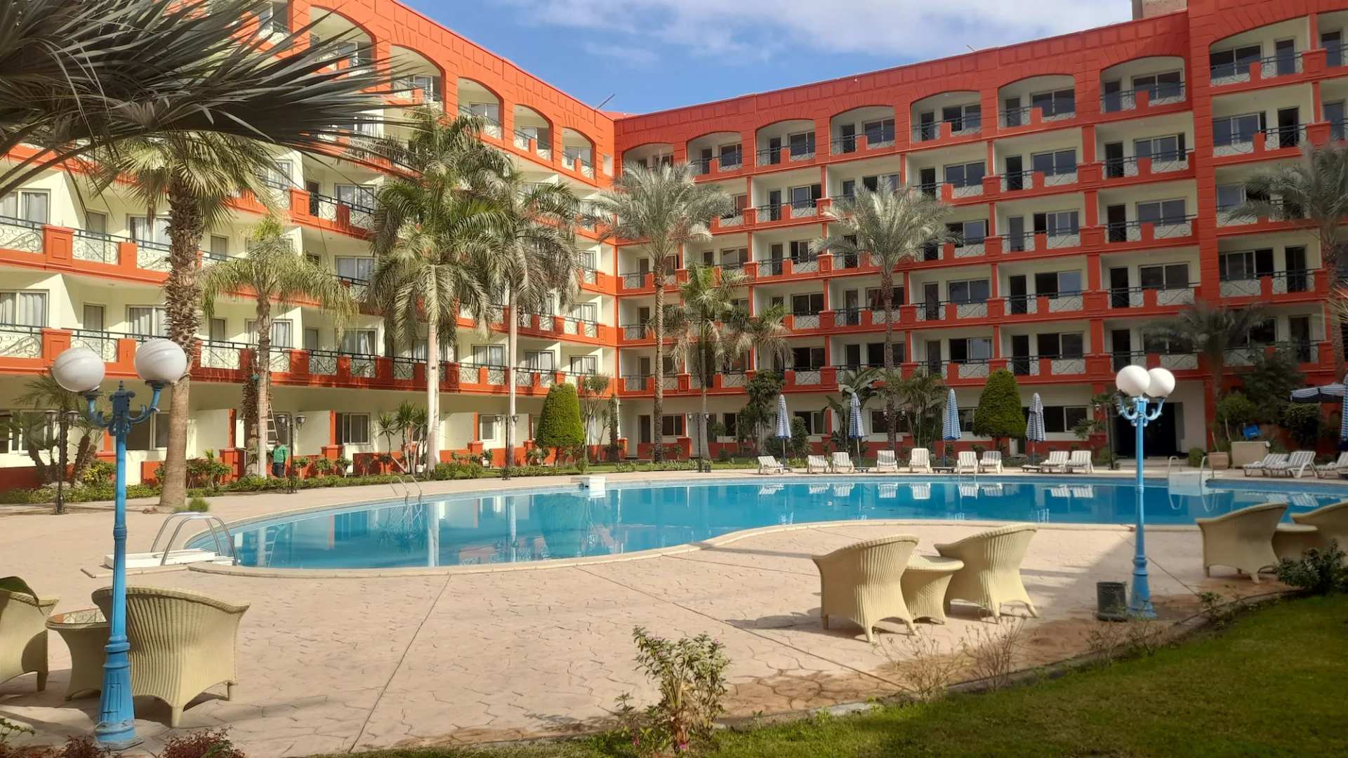 Grand Pyramids Hotel