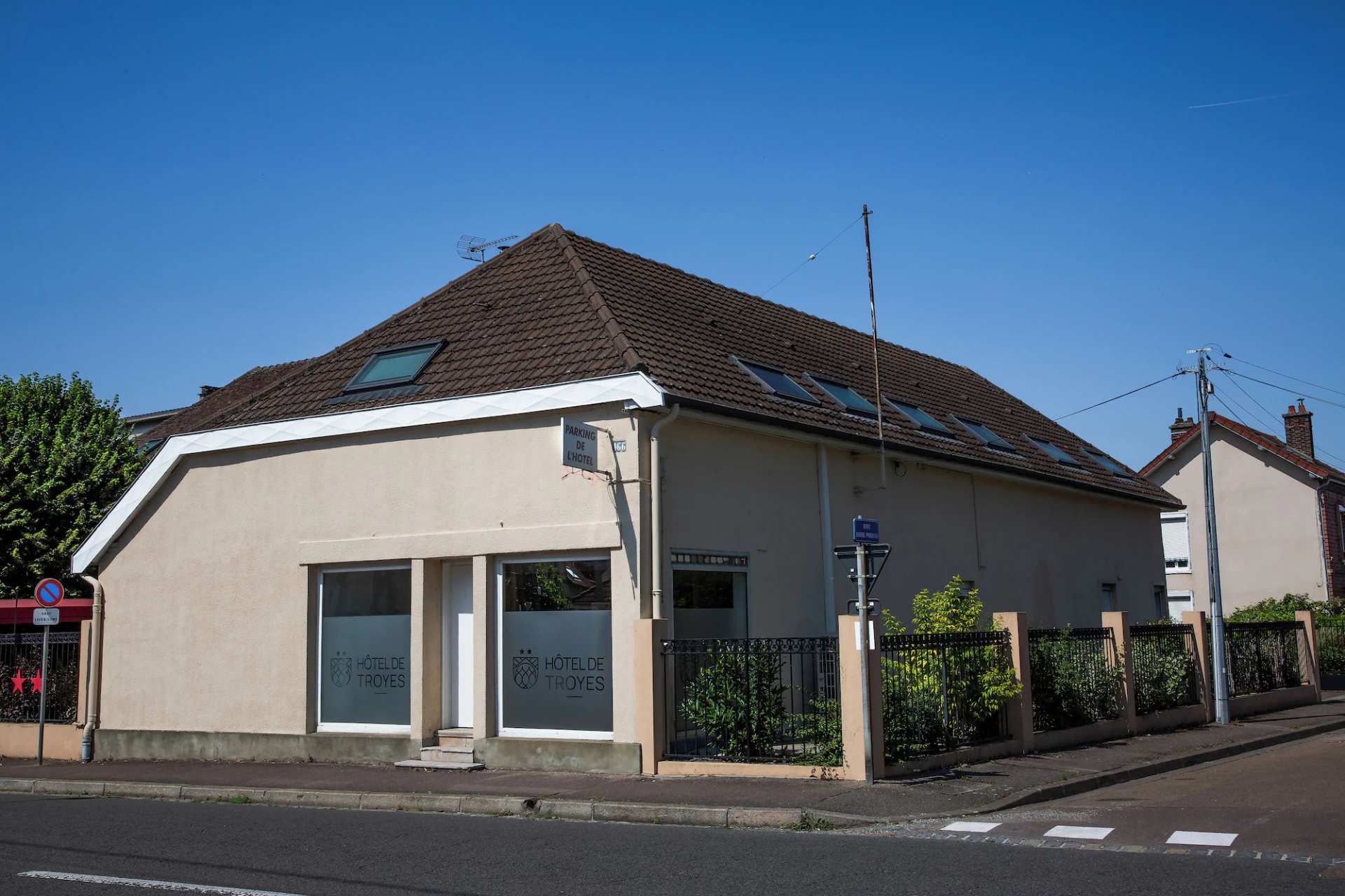 Contact Hôtel De Troyes 5 mn centre ville avec parking privé