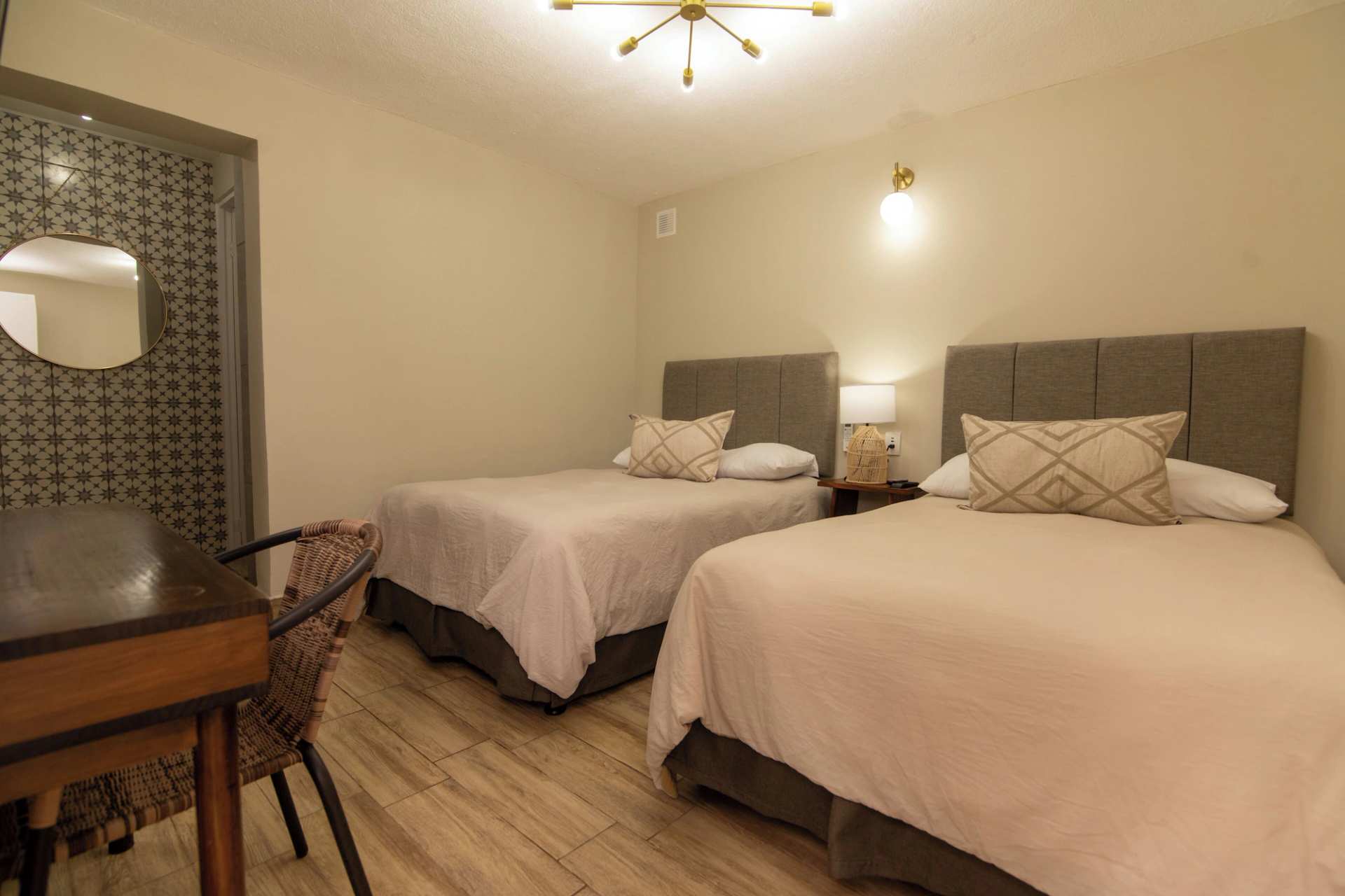 In & Out Hotel by Mondasch