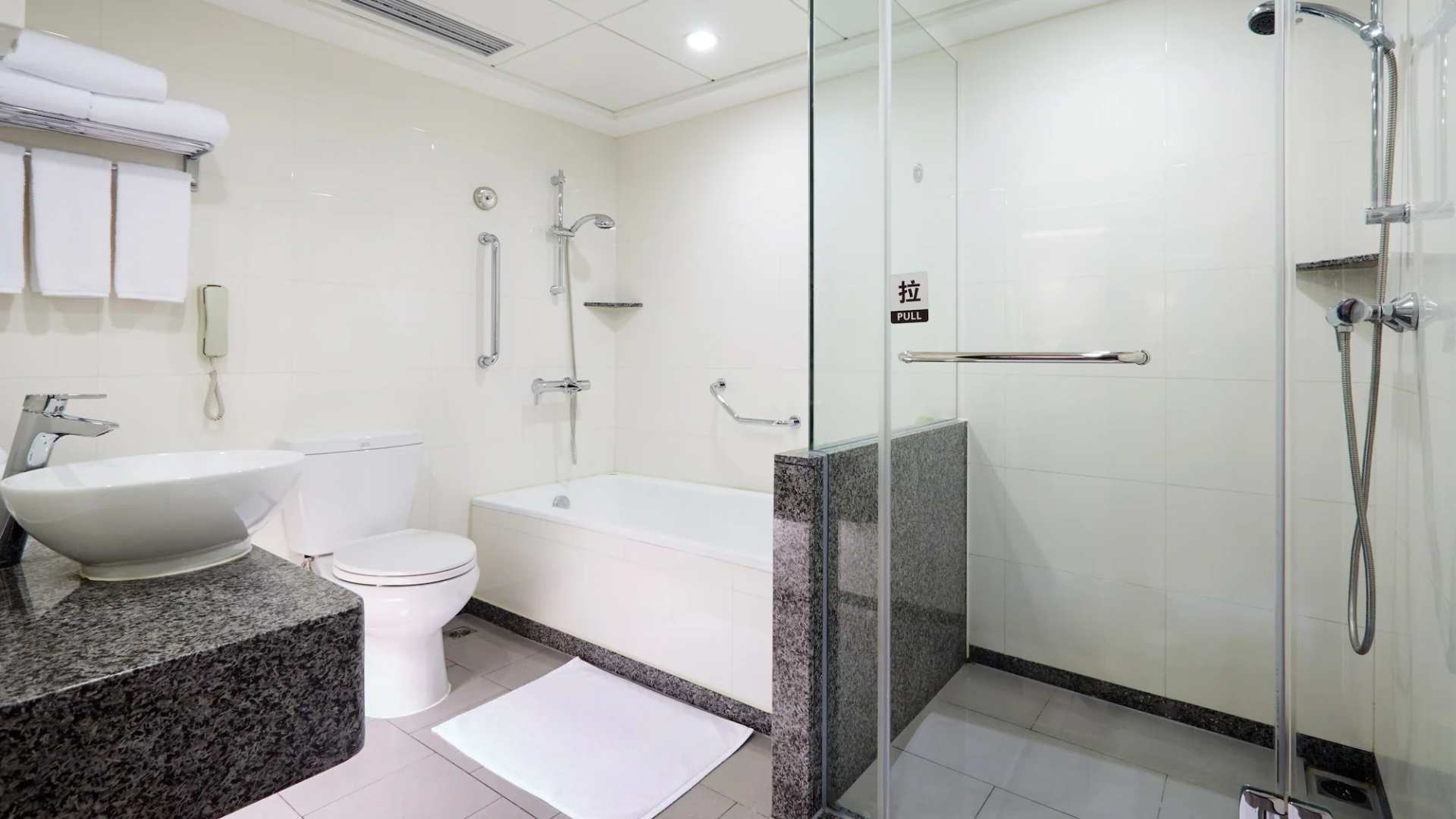 Holiday Inn Wuhan Riverside by IHG