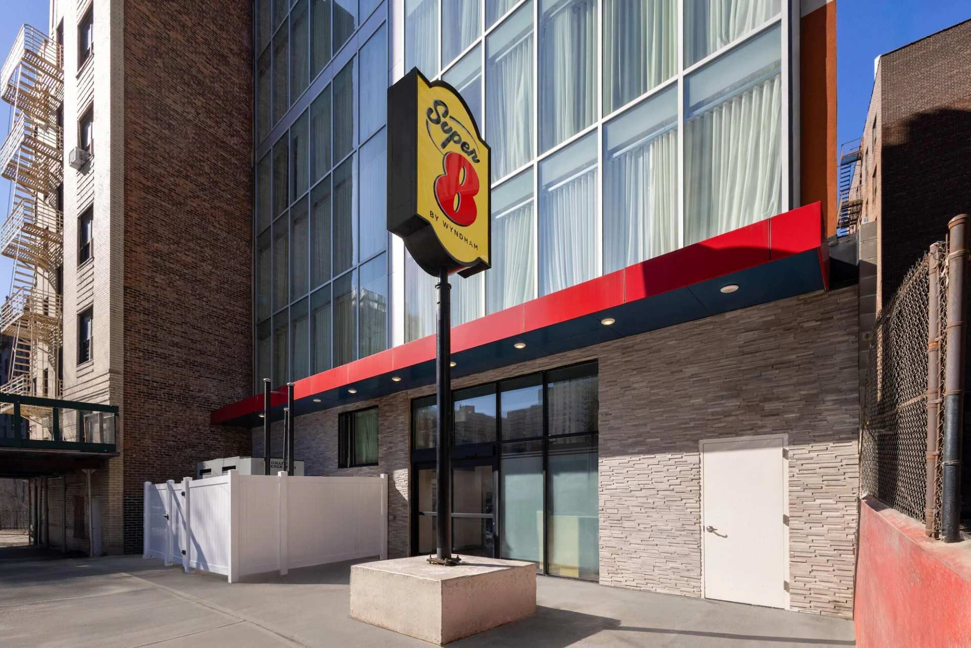 Super 8 by Wyndham Bronx Near Stadium