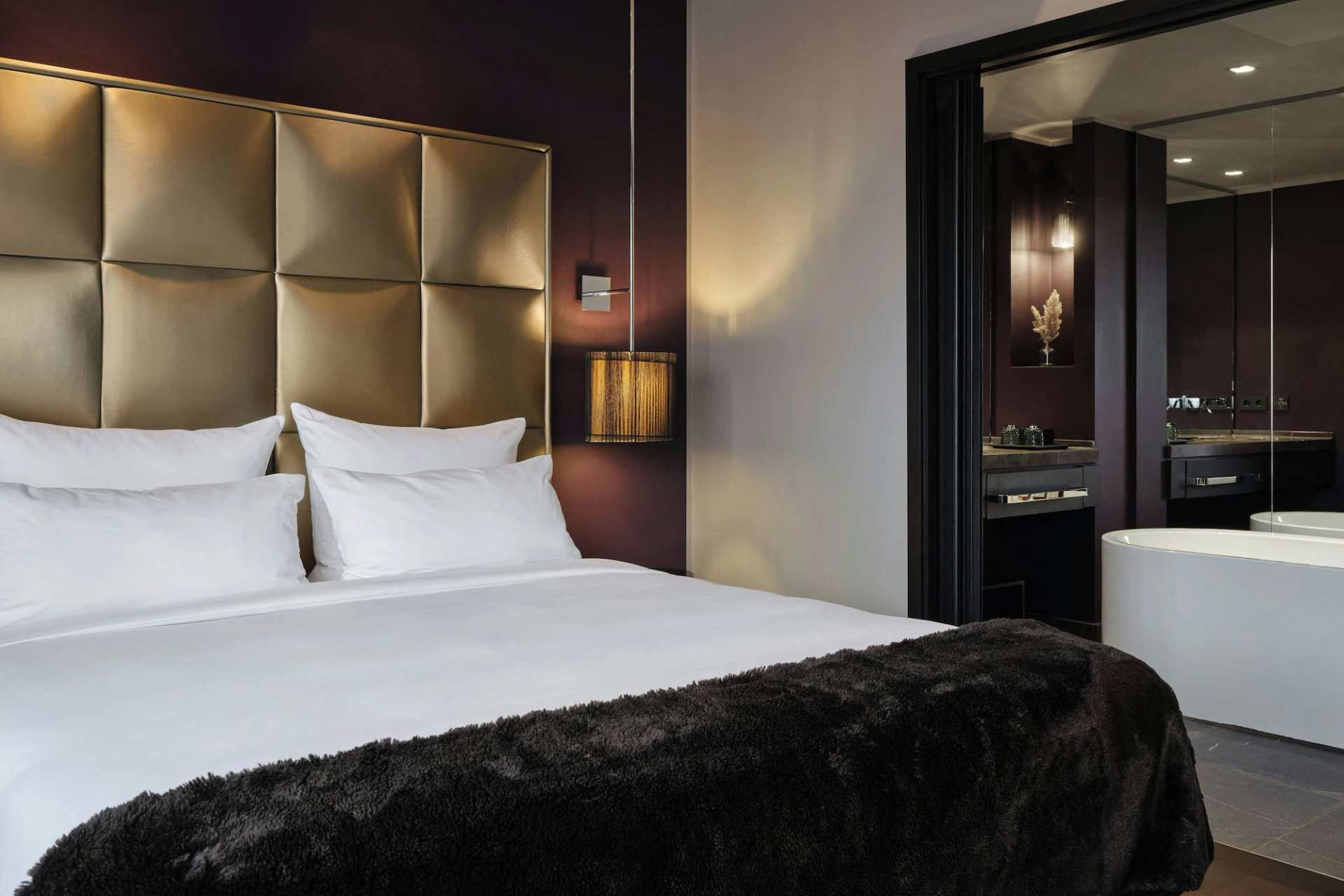 Roomers Frankfurt Central, Autograph Collection