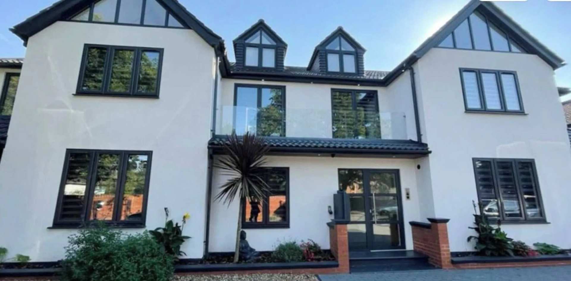Luxury 2-Bed Ensuite with Free Parking & 15 Mins to Heathrow