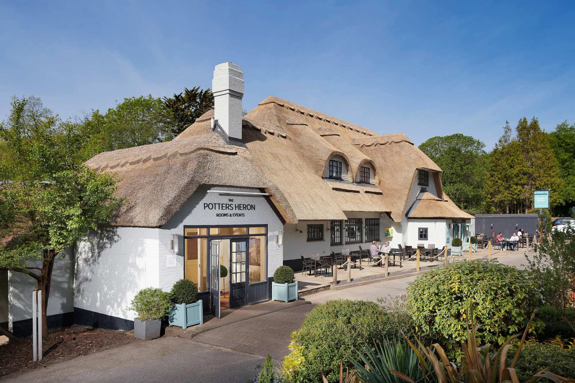 The Potters Heron - A Heartwood Inn