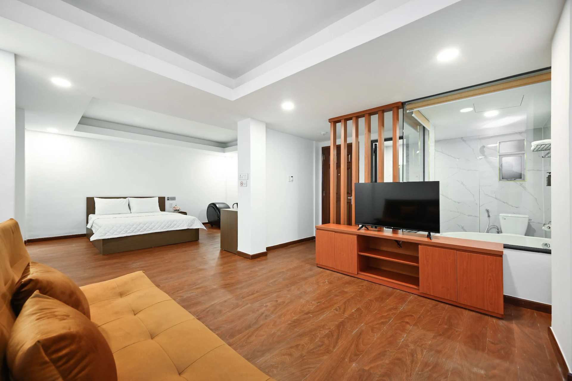 YoKo Airport Saigon Hotel