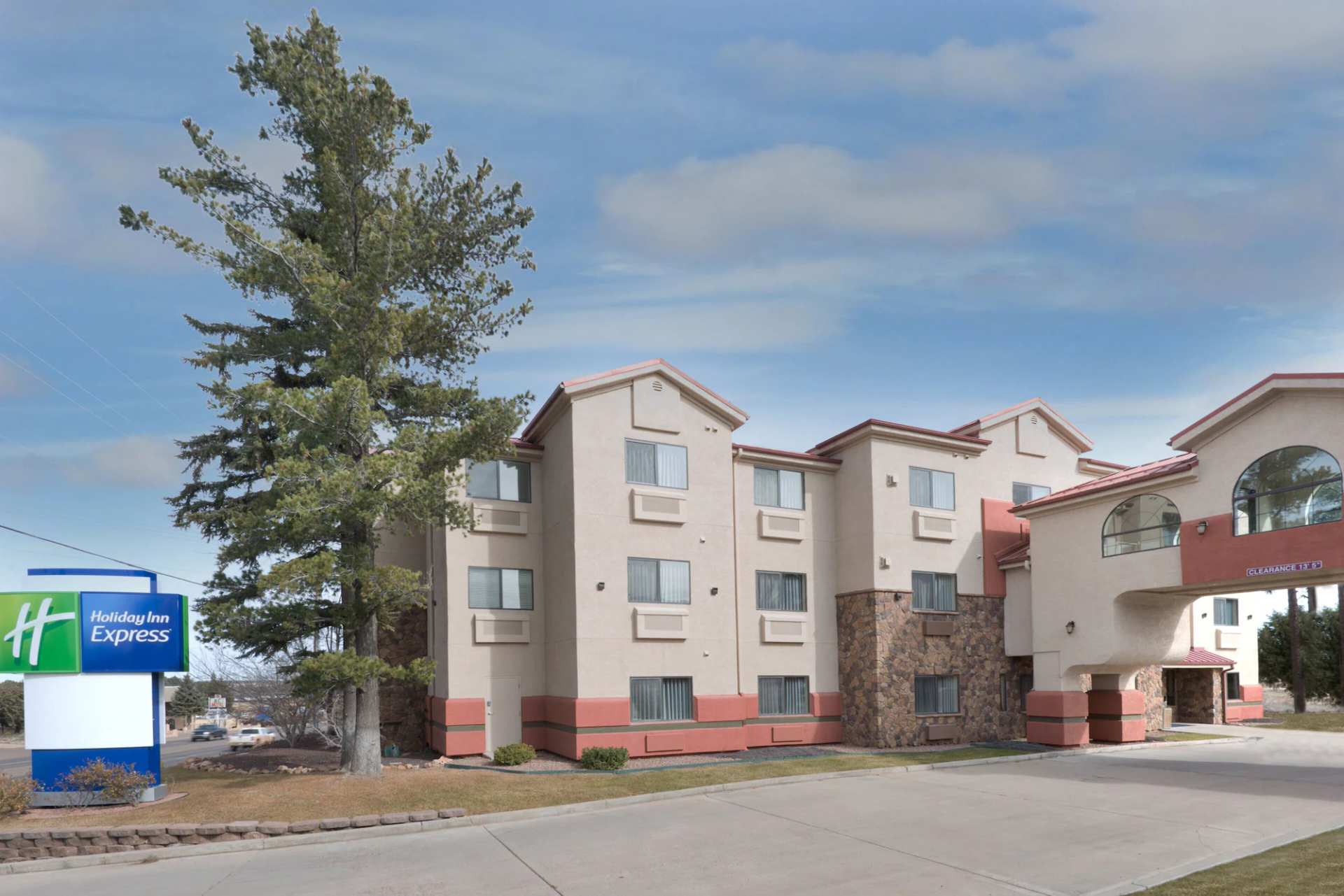 Holiday Inn Express Show Low by IHG