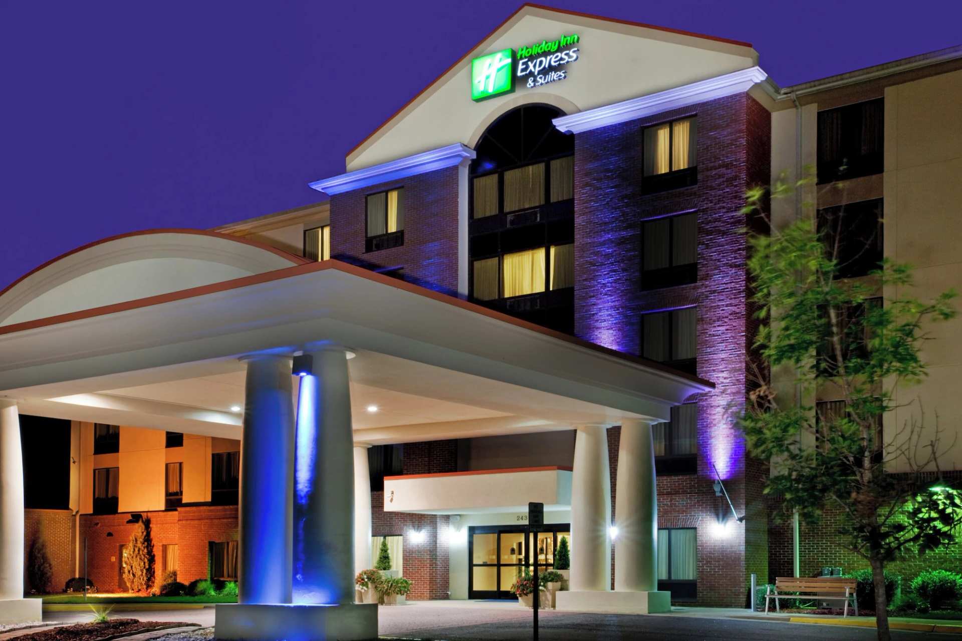 Holiday Inn Express & Suites Chesapeake by IHG