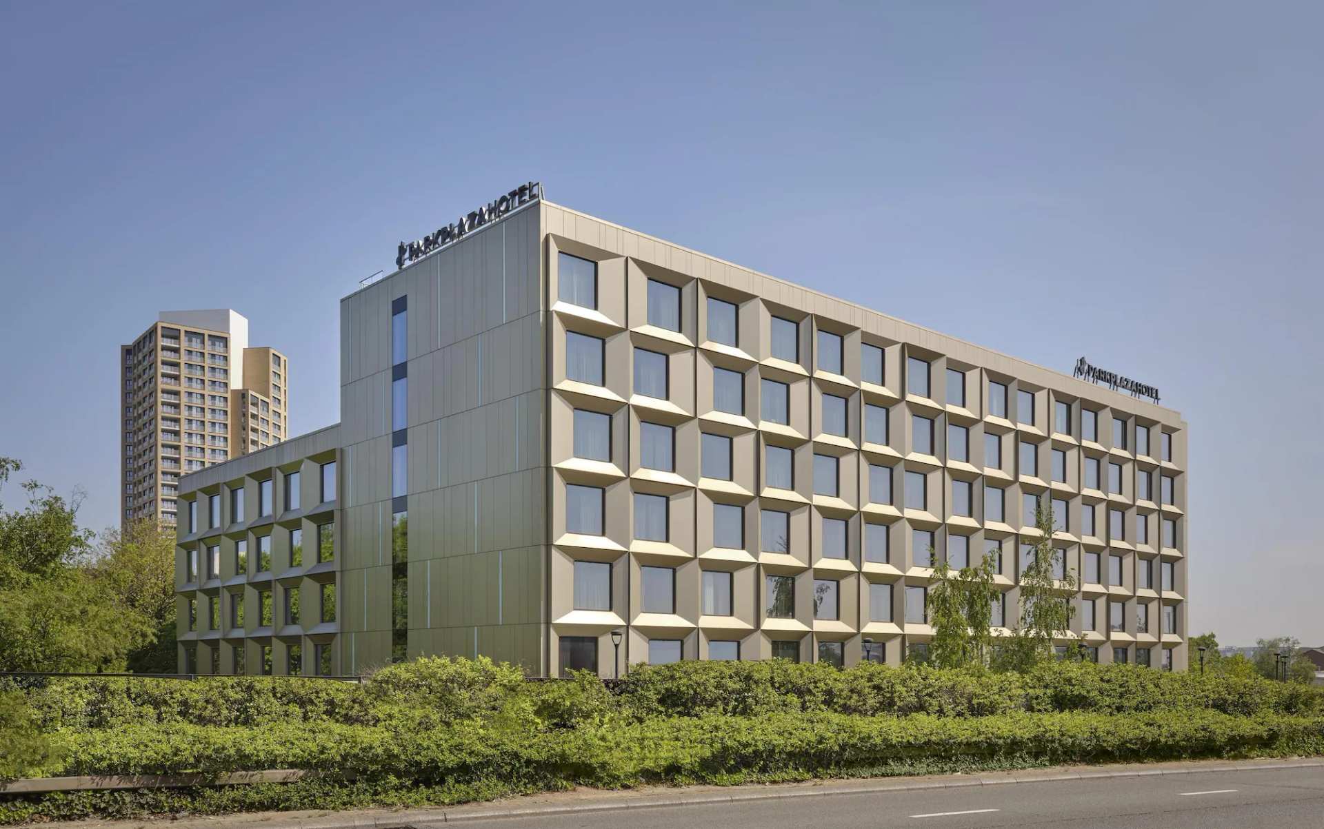 Park Plaza London, Park Royal