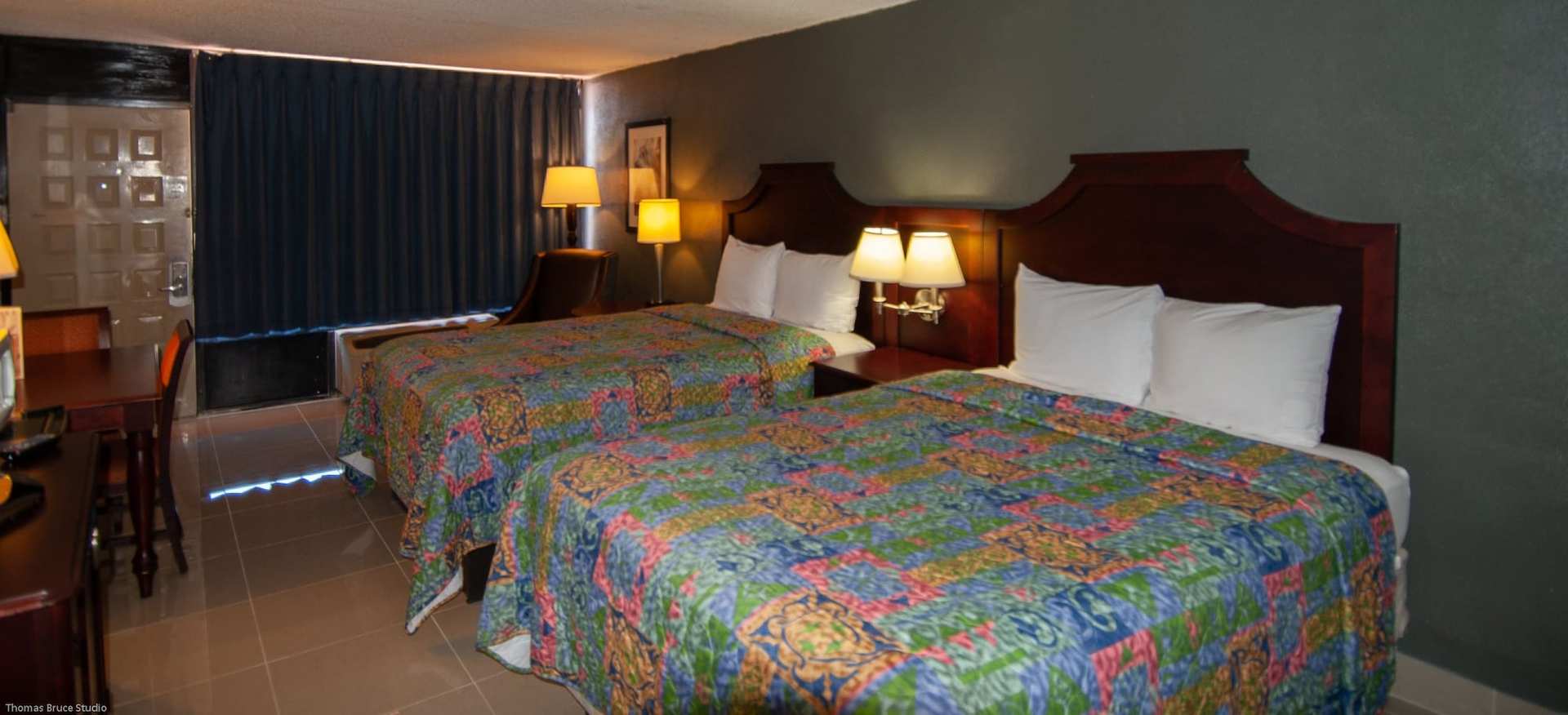 Express Inn & Suites - 5 Miles from St Petersburg Clearwater Airport