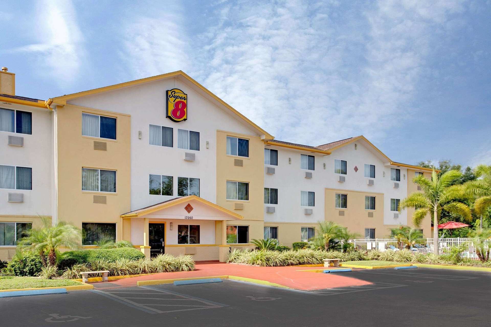 Super8 by Wyndham NEARBY Clearwater St Petersburg International Airport
