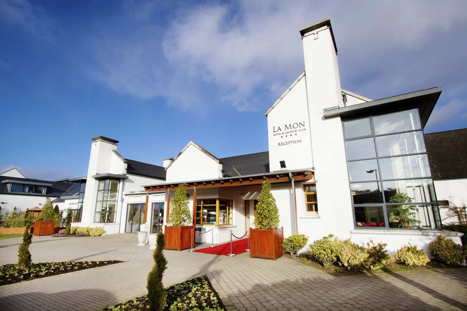 La Mon Hotel & Country Club