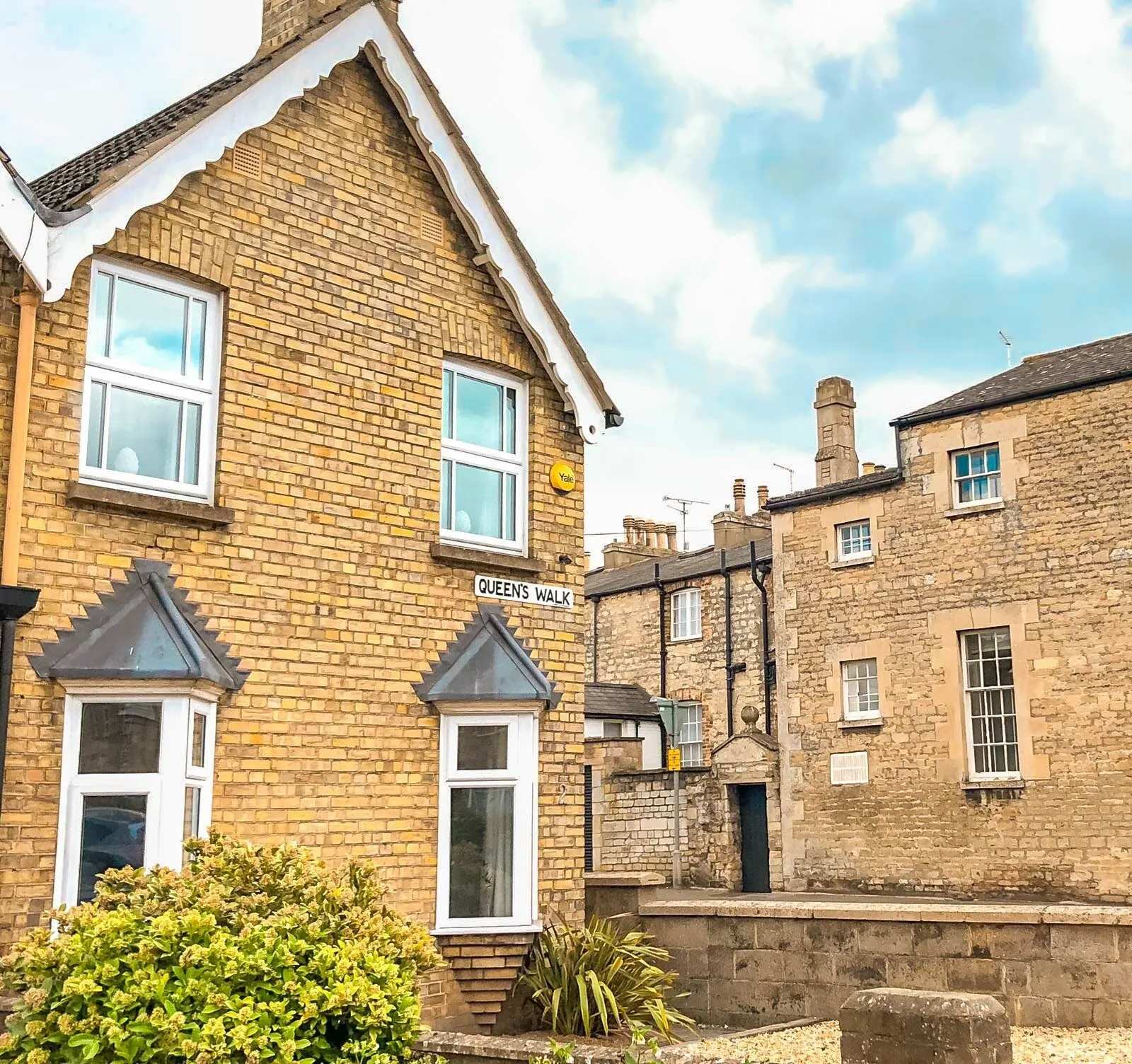 Central Stamford Townhouse With Parking