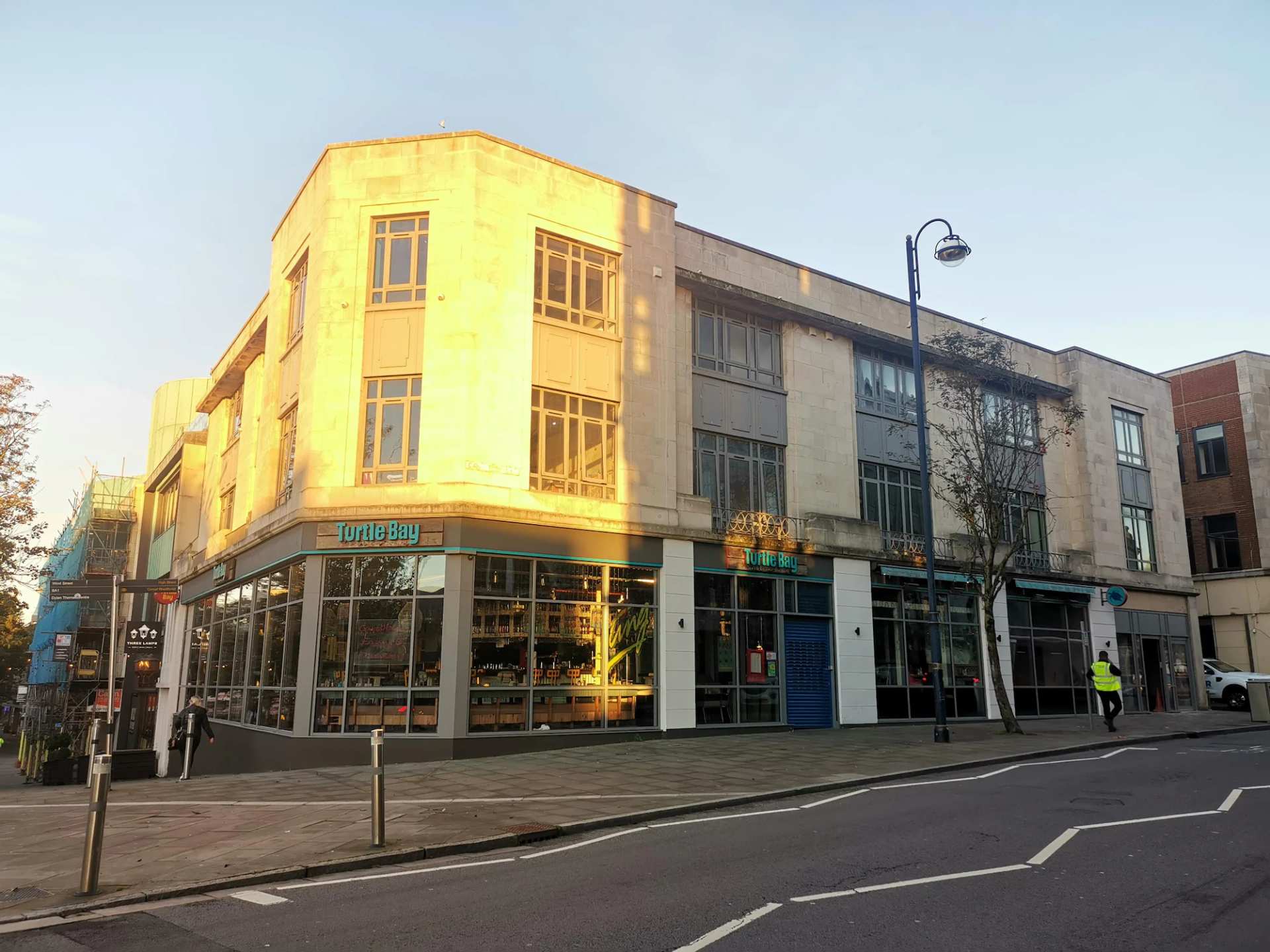 Cwtsh Hostel Central Swansea, Social & Modern, Near Train Station