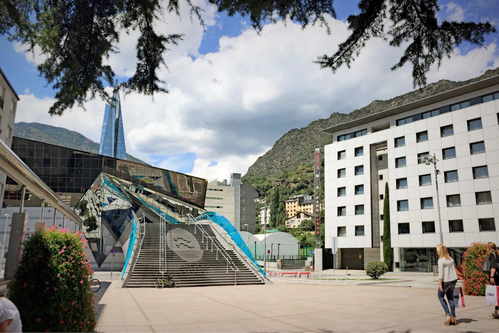 Yomo Mola Park