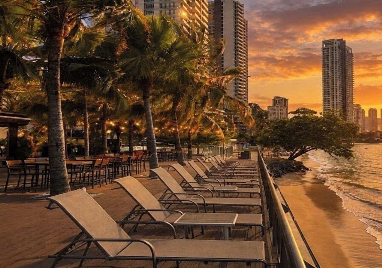 Hompton Hotel by the Beach