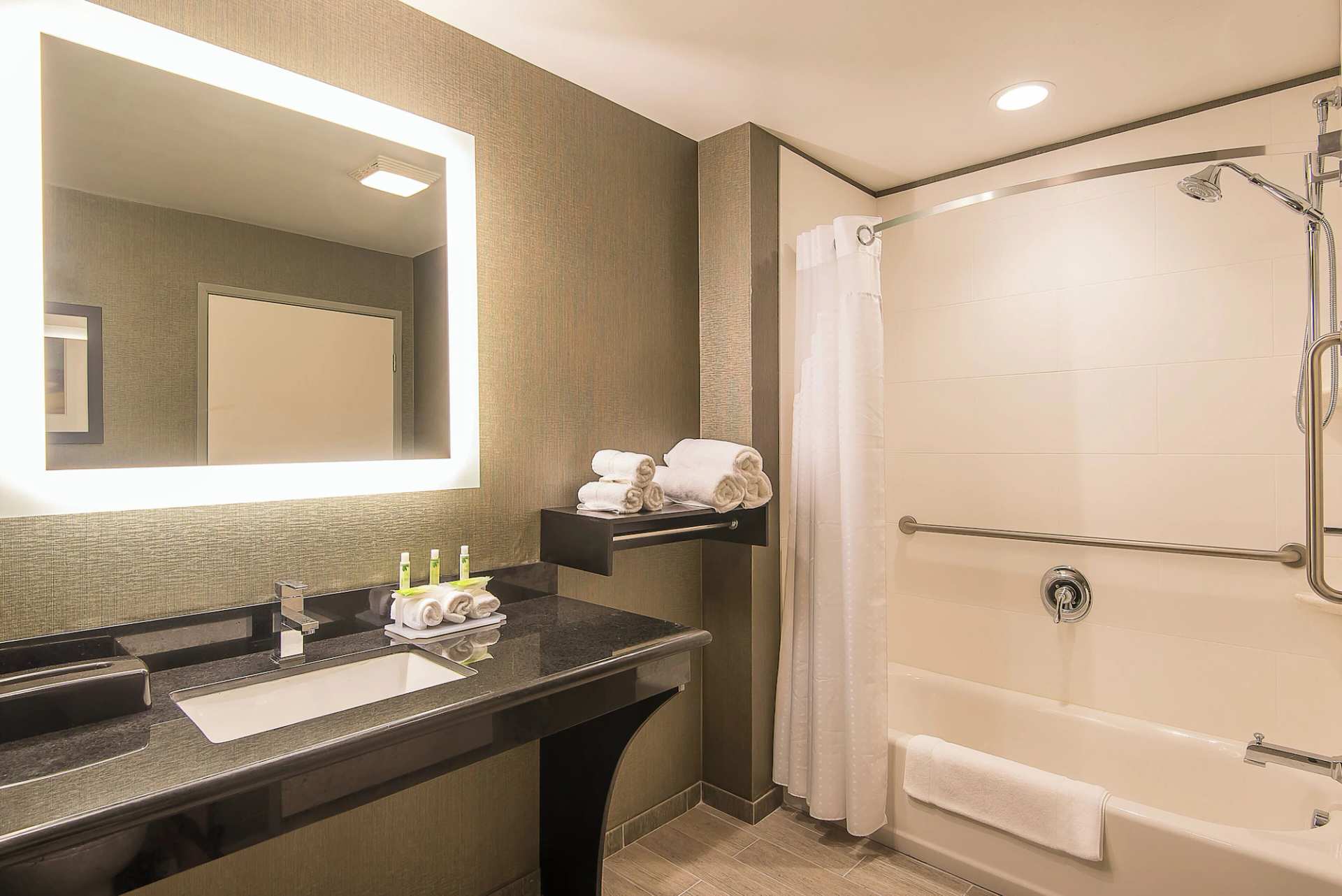 Holiday Inn Express & Suites Norwood by IHG