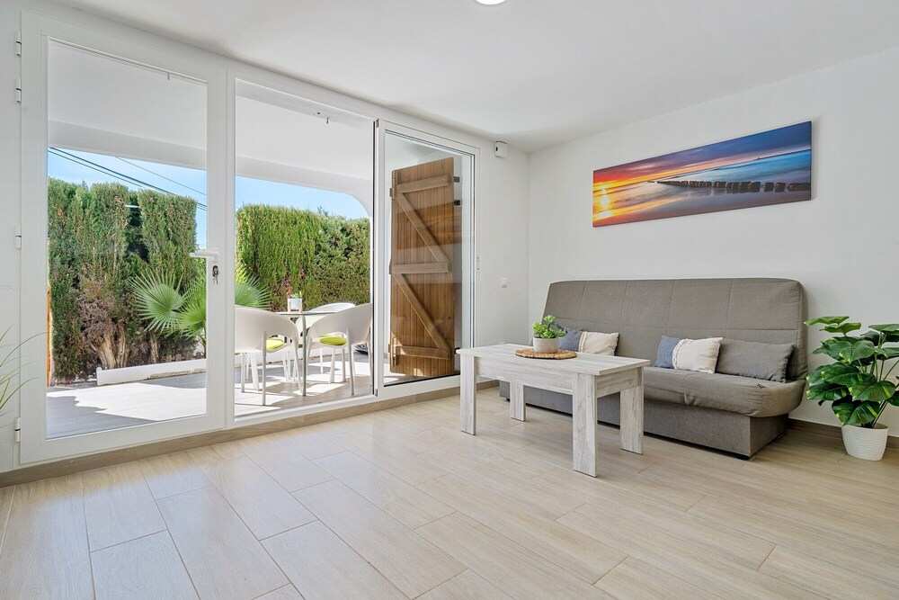Appartement 'Piso Francesca' met Gedeeld Zwembad, WiFi en Airconditioning
