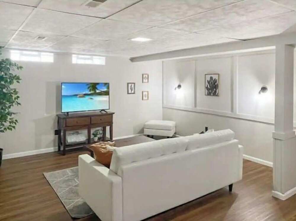 Newly Renovated Private Cozy & Conveniently Located