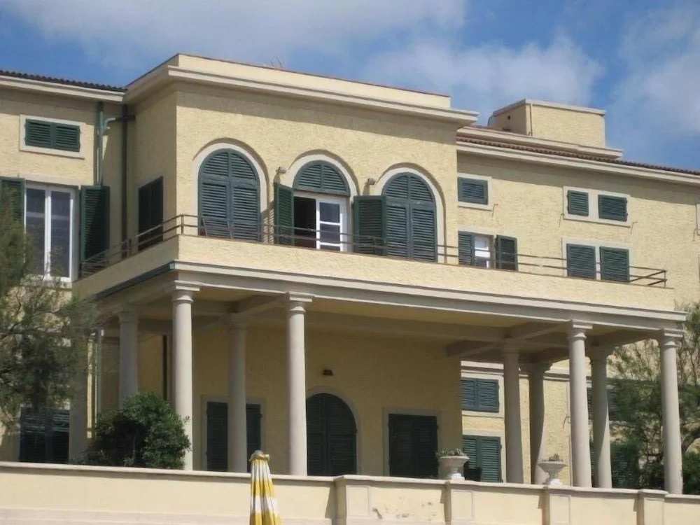 Precioso apartamento para 8-10 personas en una villa histórica en el mar.