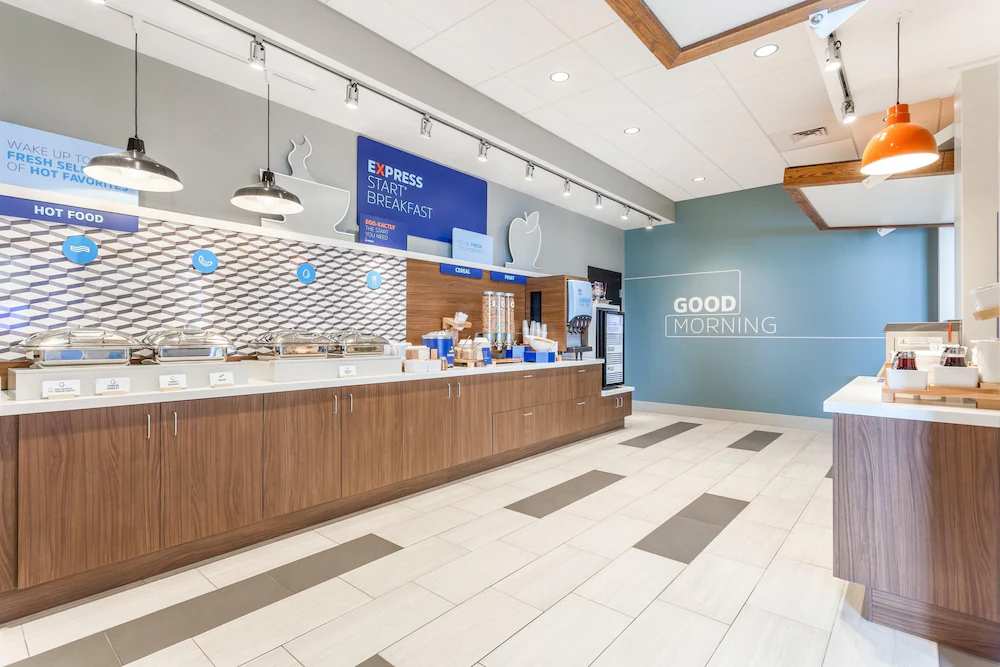 Holiday Inn Express and Suites Ottawa
