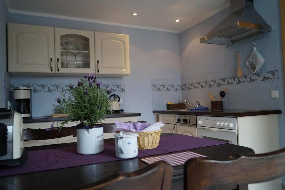 Lovingly furnished vacation apartment with sunny, quiet balcony facing the lavender