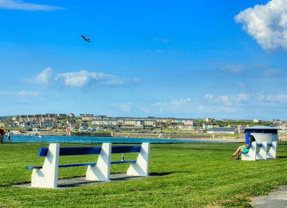 Kilkee Townhouse by Trident Holiday Homes