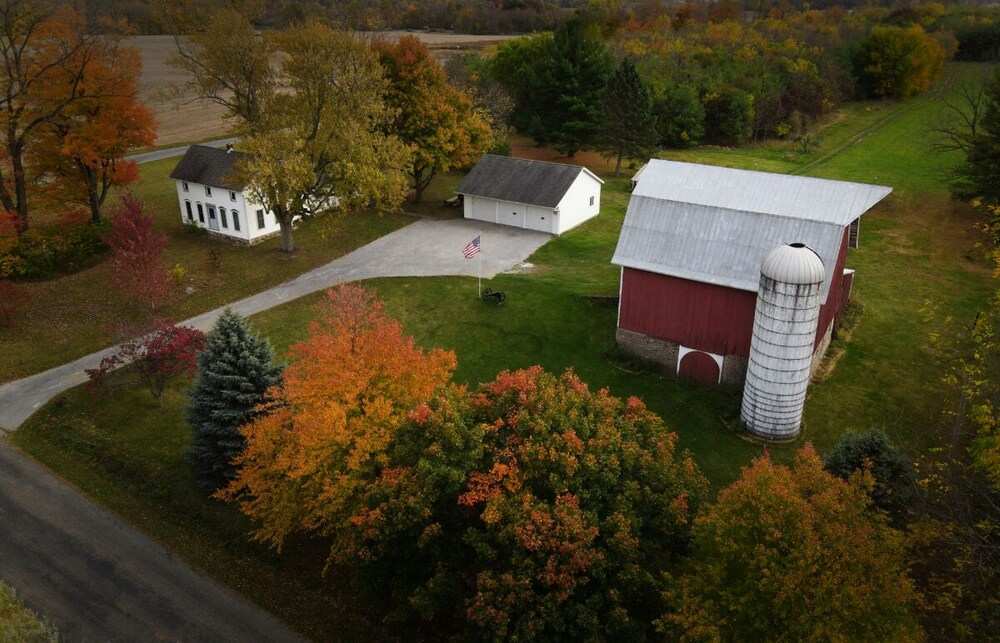 Rustic Country farmhouse on 2 acres close to several lakes.