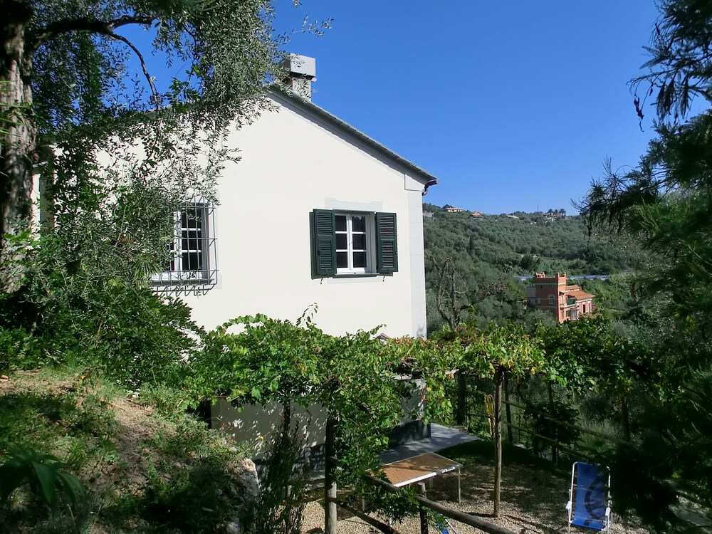 Liefdevol gerestaureerd landhuis in Olive Grove met wijngaard op 10 minuten van zee