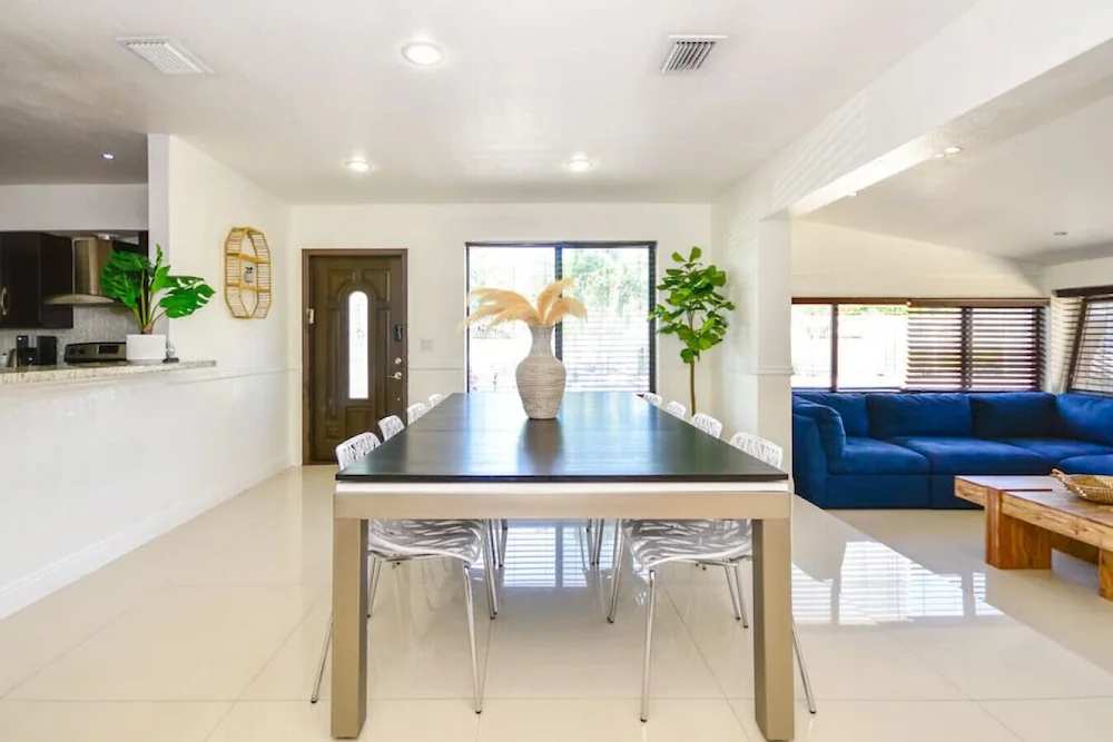 Five Bedroom Villa With POOL In Highland Lakes Near Aventura Mall