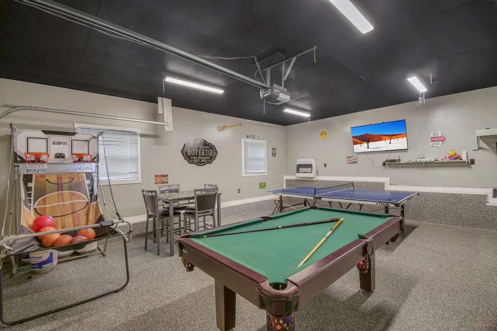 Lake Wawasee/HOT TUB/GAME ROOM/PONTOON/PICKLEBALL