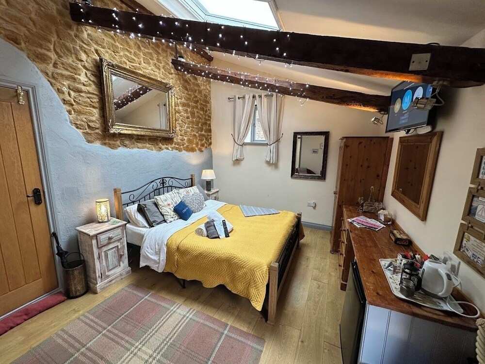 B&B - En suite - Dog Friendly - Own Entrance - 2 Minutes Walk to Beach