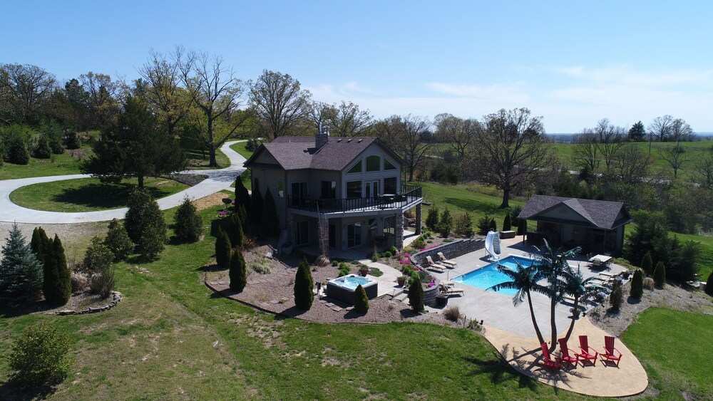 Scenic Lakeside Chateau with Heated Pool, Hot Tub & Outdoor Kitchen-TV-Fireplace
