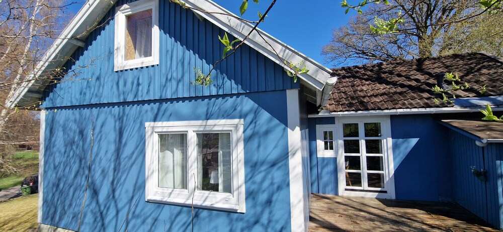 Picture book vacation home Bullerbü near the lake and with rowing boat on request