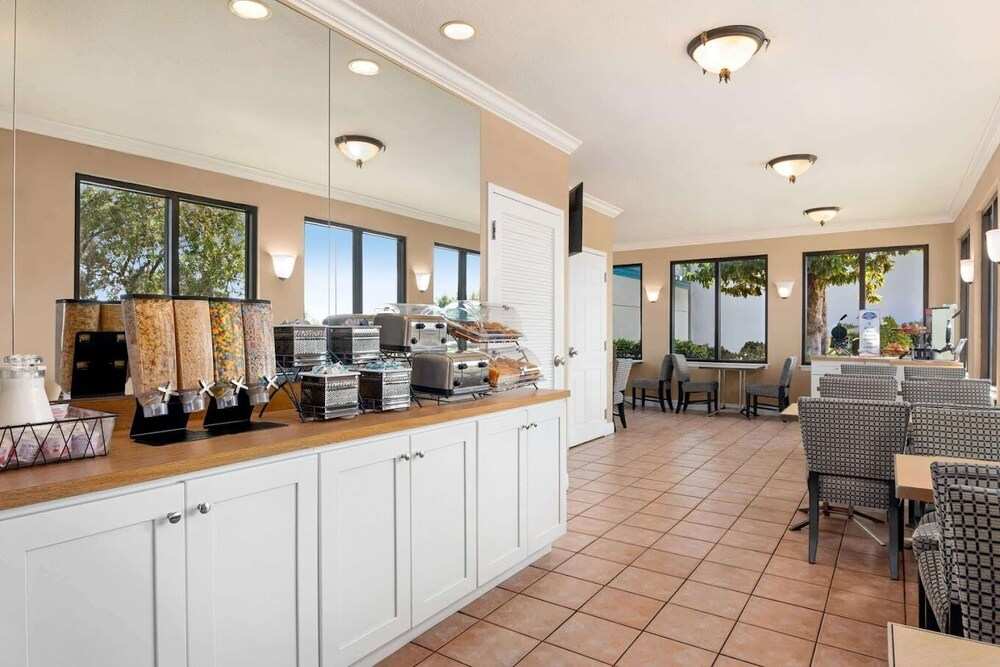 Soho Inn & Suites