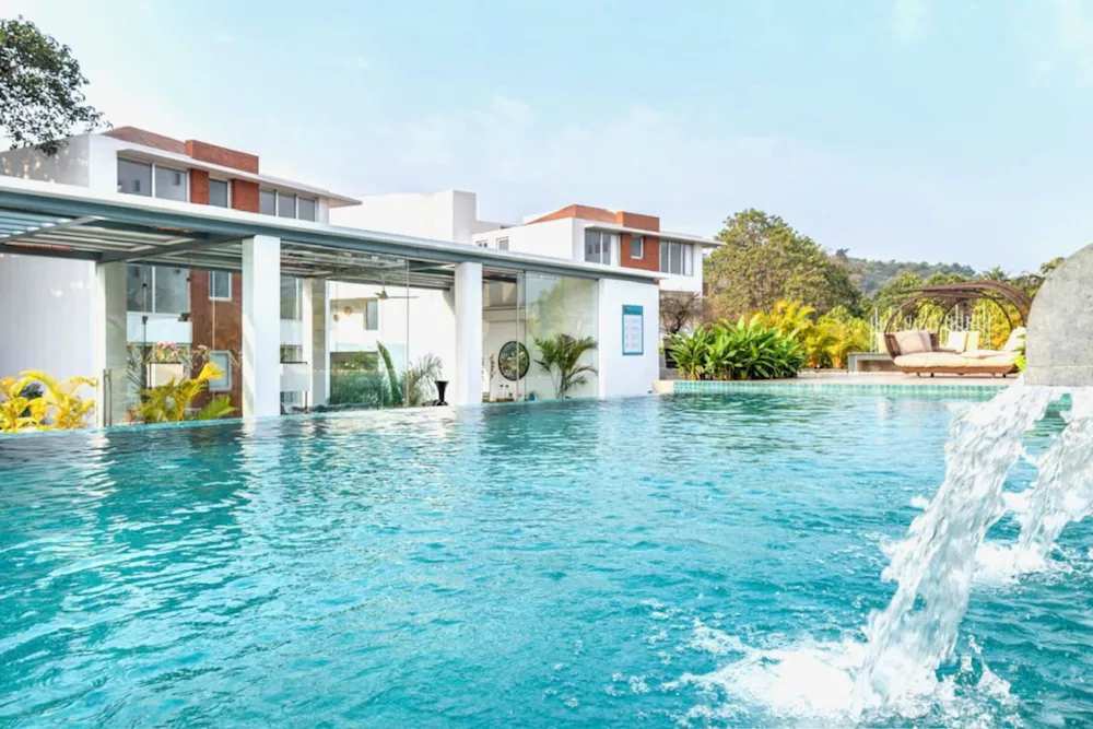 Tropical 2BHK | Near Beach | Pool & Garden | EA-08
