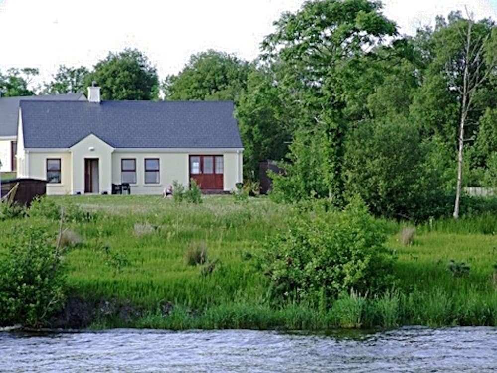 Lakeside Cottage In Kesh met panoramisch uitzicht over Lough Erne,