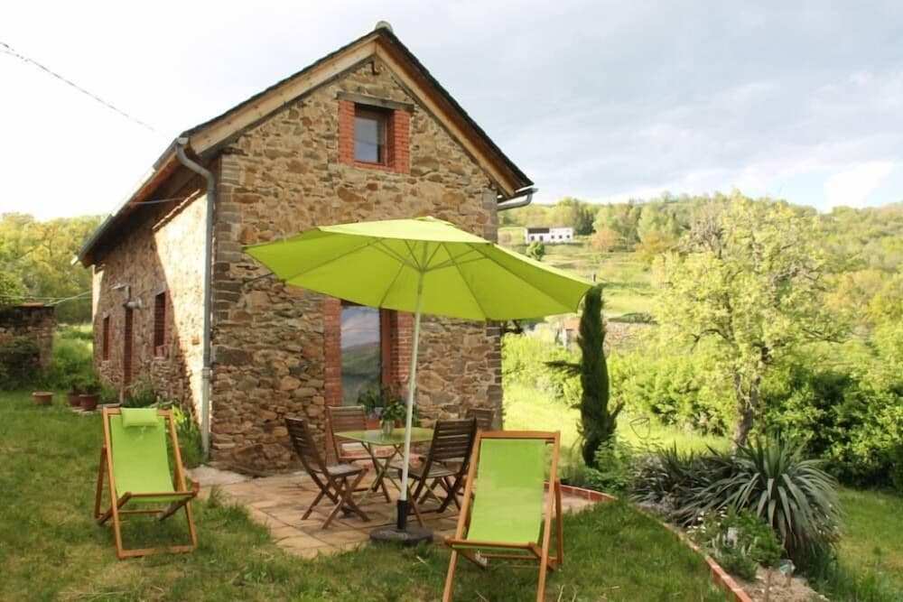 Une Sorcière sur le toit - Gîte** en Aveyron: Countryside and absolute tranquillity!
